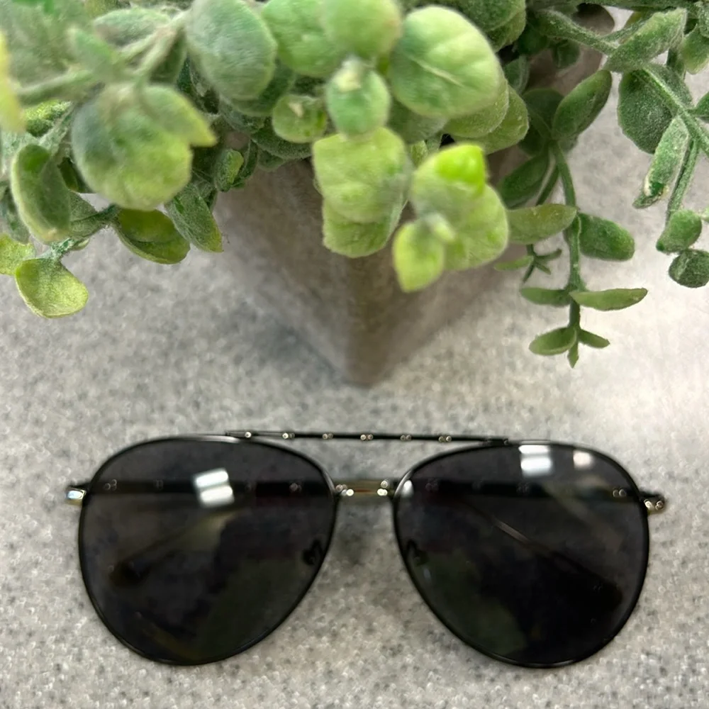 RARE GUCCI Silver & black bamboo frame aviator shape sunglasses with Gucci case